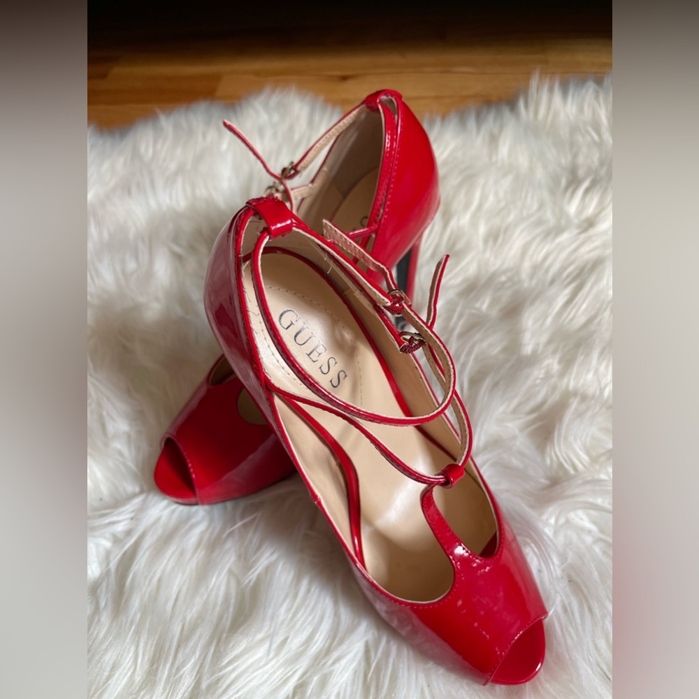 Guess beautiful women’s heels, worn only once almost new